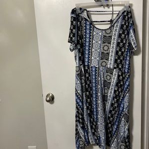 Black and blue  dress size 3x with a plung back